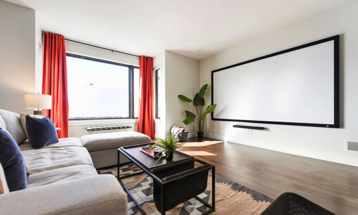 Central Northside House | ★ HostWise Stays ★ Tech Stay w/In-Home Cinema & Secure Parking Spot