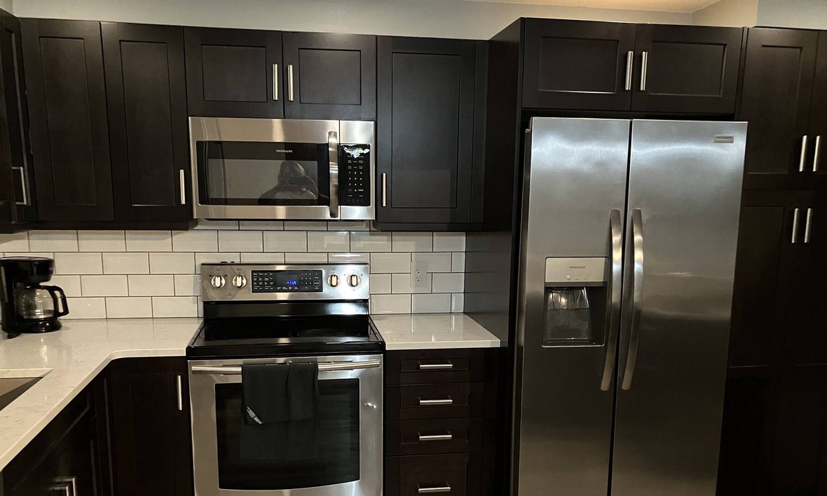 Winnipeg House | Hot tub, 3 bedroom home, fireplace, full basement, and pool (seasonal).