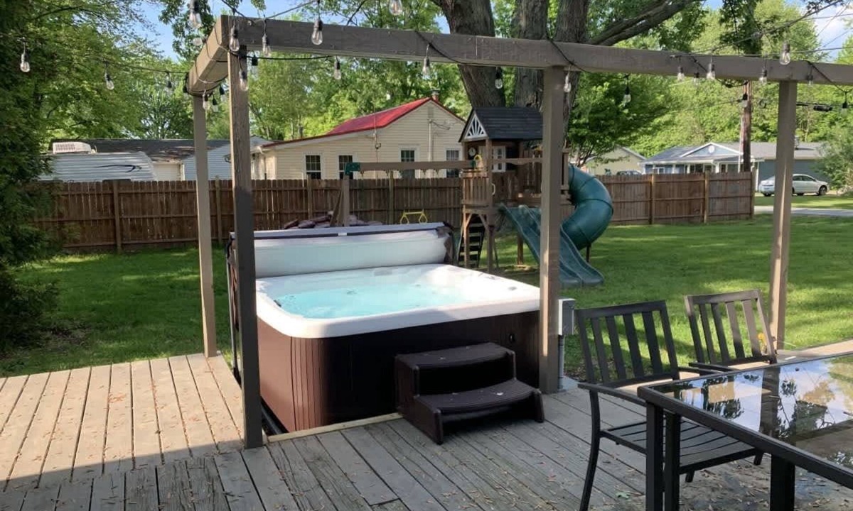 Madison-on-the-Lake House | Hot Tub Escape Near Wineries+ Lake