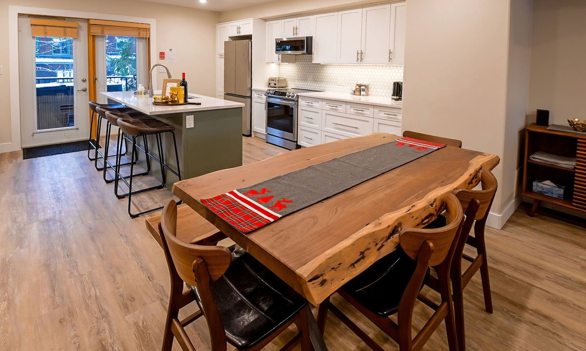 Fernie House | Hot tub | Open-Plan | Newly Renovated | Air-Conditioning