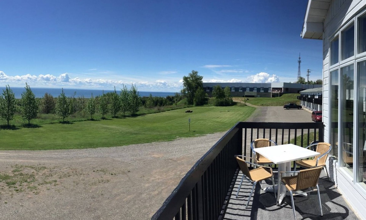 New Carlisle Hotel | Hotel La Maison Blanche