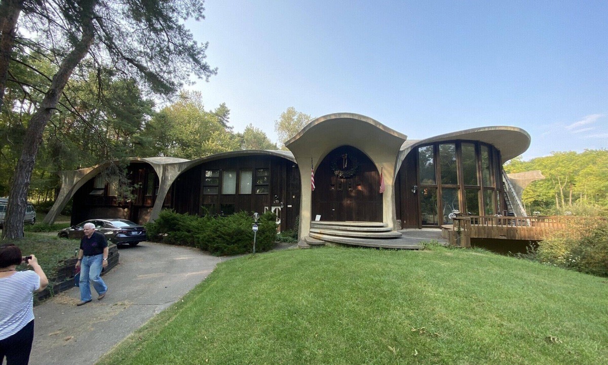 Lansing Bed & Breakfast | HOUSE OF FUTURE MASTER BEDROOM LANSING