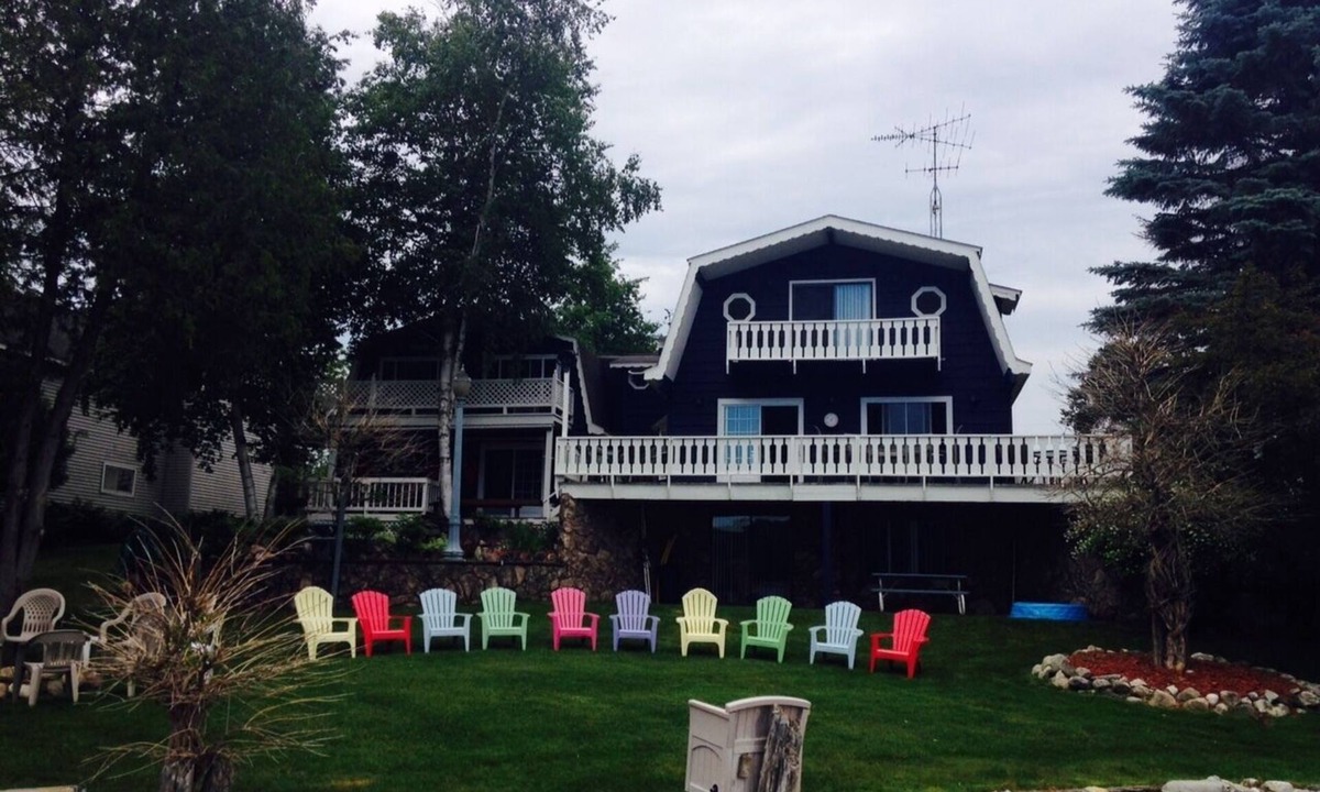 Central Lake House | HURRY! July 4th Cancellation: The Lake House is Available July 4-11. Sleeps 21