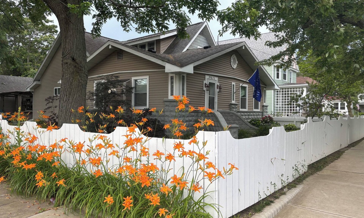 Vermilion House | In Between Dreams Summer Getaway.
