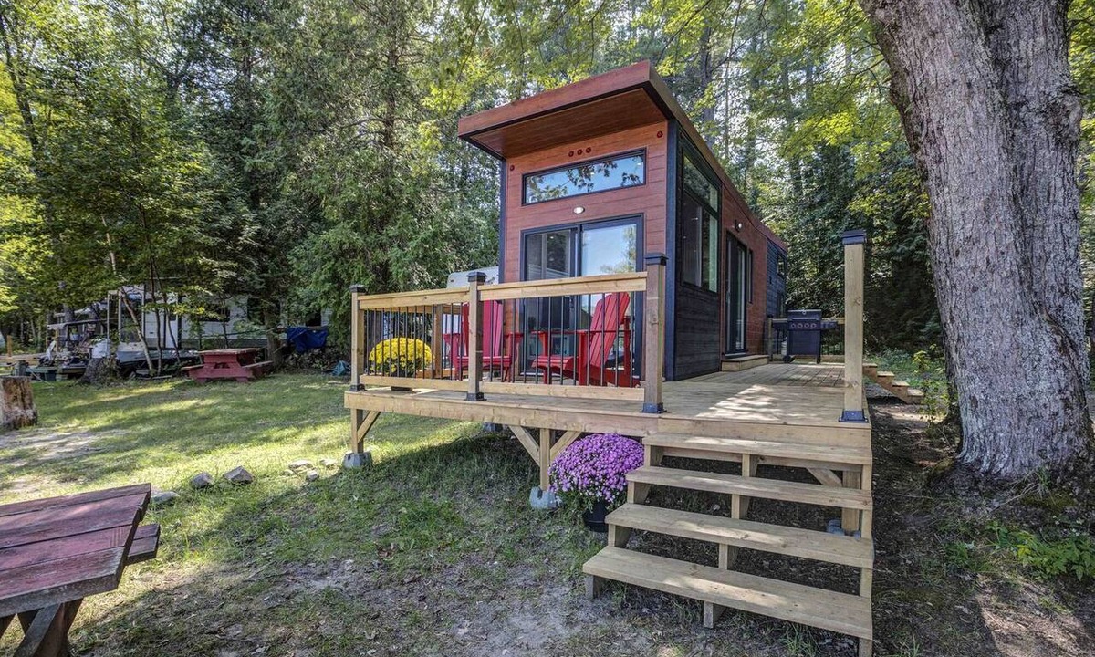 Laurentian Hills Cabin | Incredible Tiny House Barbecue and Fire Pit Provided in Petawawa, Ontario