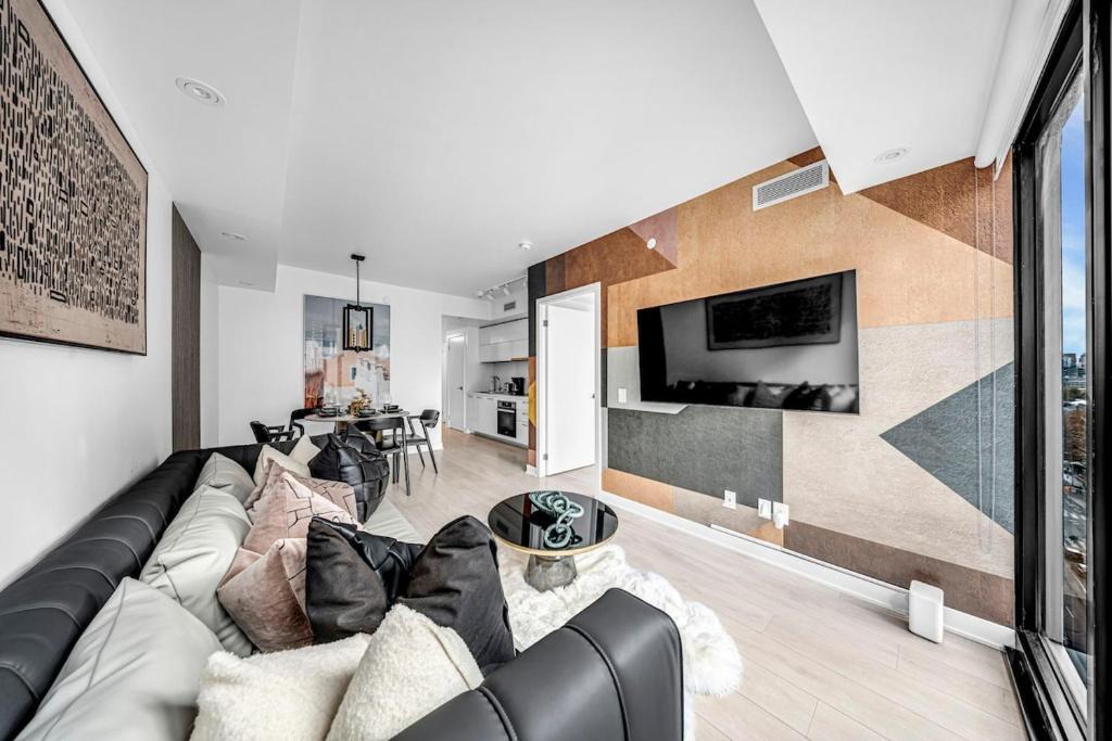 Bloor-Yorkville Apartment | Indigo Lantern, Yorkville!