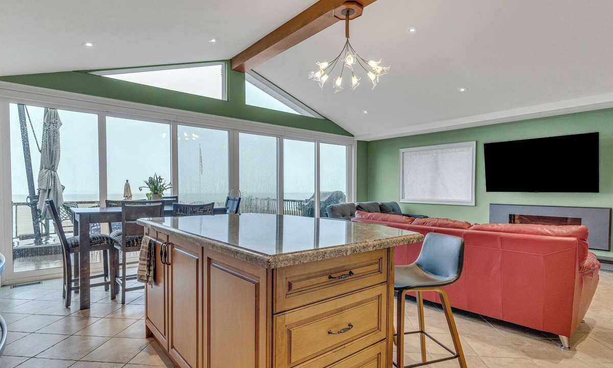 Innisfil Cottage | Innisfil Lakeside Paradise: Idyllic 2-BDR Retreat