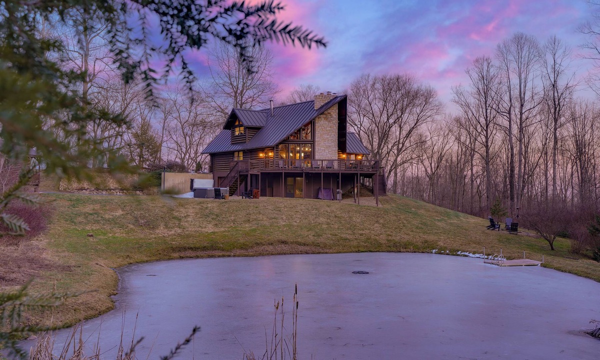 Bristolville Cabin | Juniper Cabin | Hot Tub, Pond + Fire-pit, A-Frame
