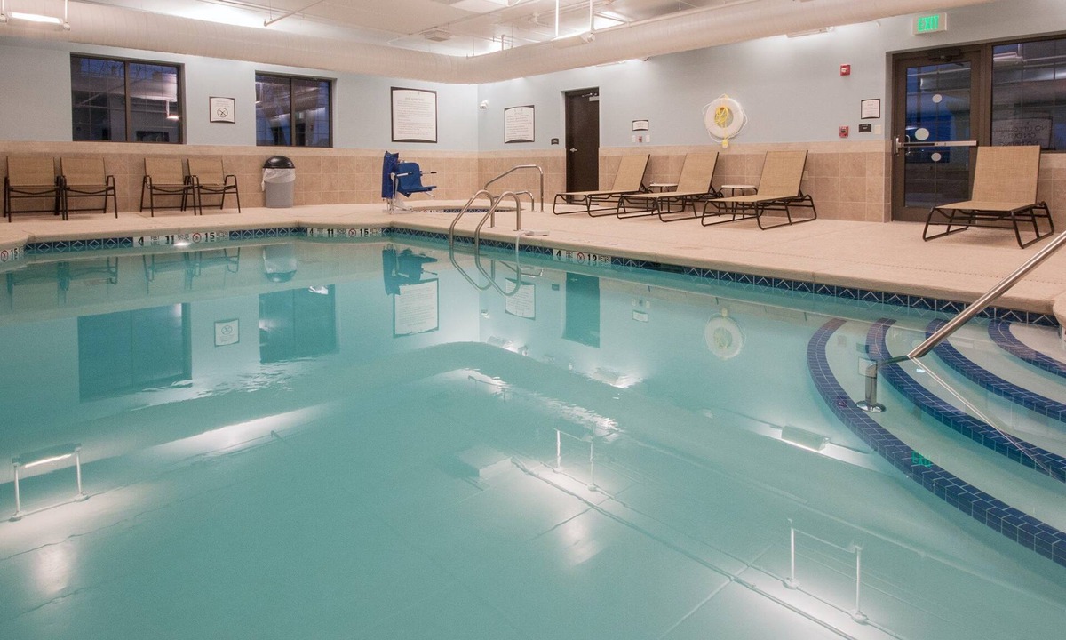 Amherst Apartment | King Studio Suite w/Free Breakfast, & Pool