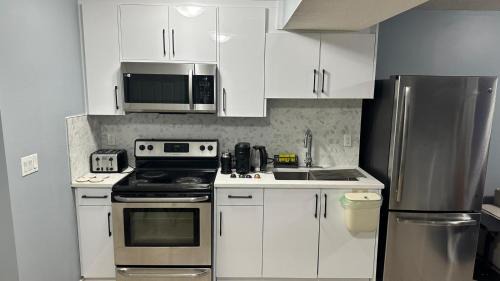 Northwest Calgary House | Konga 2-Bedroom Cozy Suite