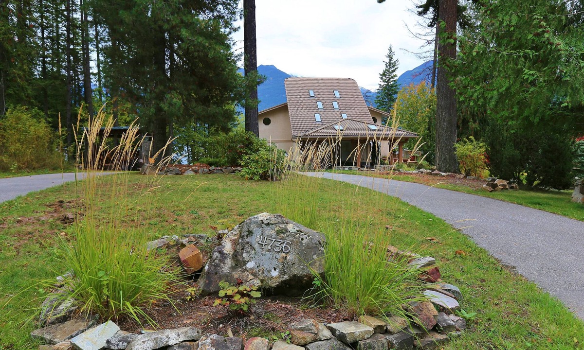 Central Kootenay House | Kootenay Retreat Near Ainsworth Hot Spring/Sleep 10/Kaslo