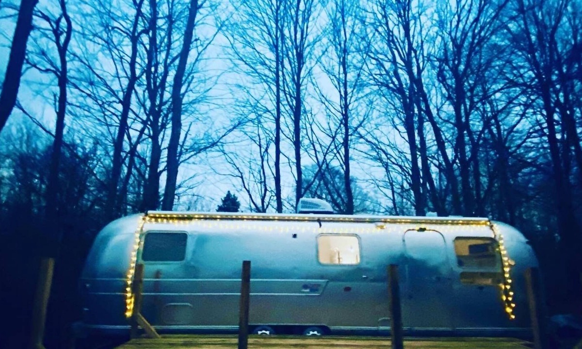 Lac-Brome House | La Fostair, Airstream in the countryside