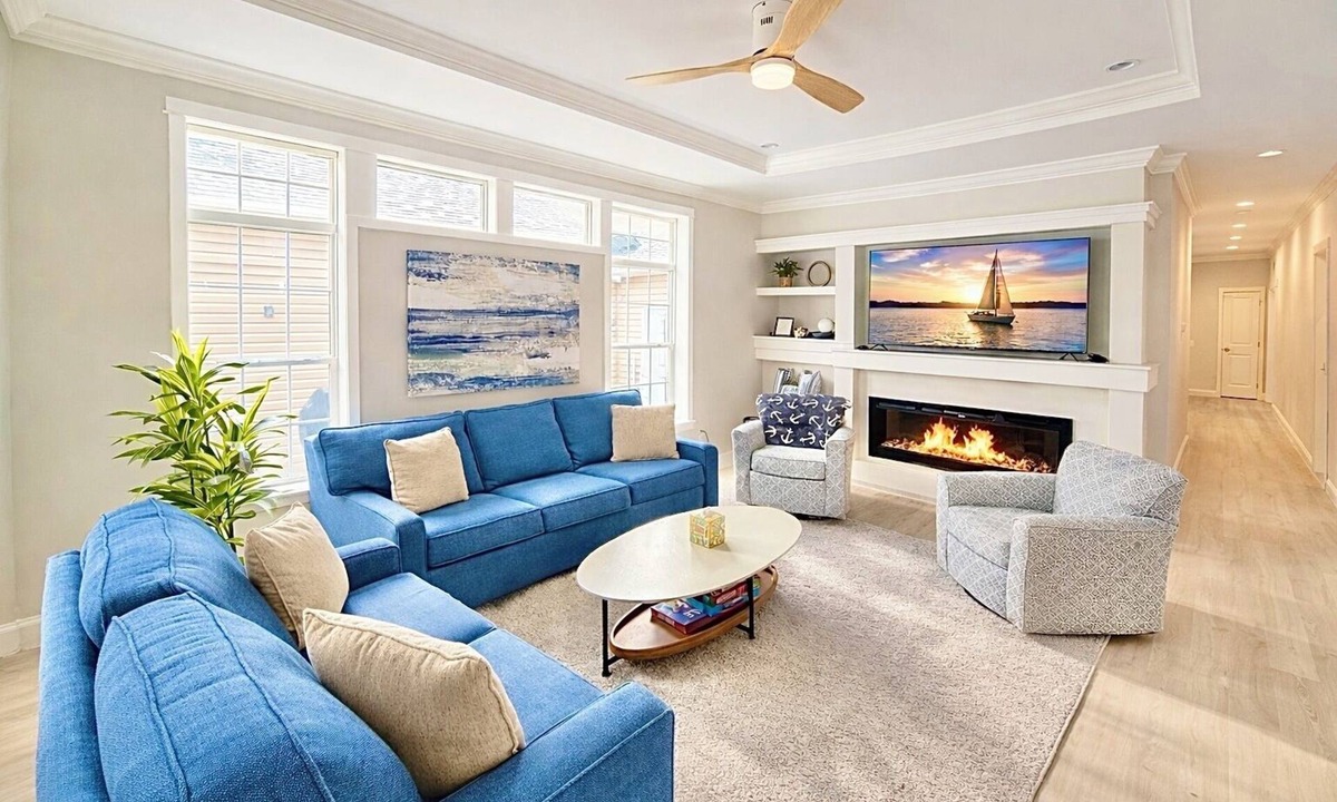 Marblehead House | Lake Erie Relaxing Getaway Clubhouse Sauna Pool