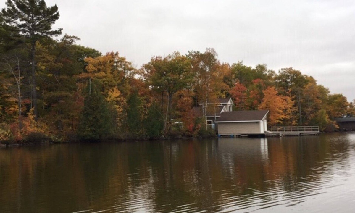 Copper Harbor Apartment | Lake Fanny Hooe Resort - 2 bed with Balcony by RedAwning