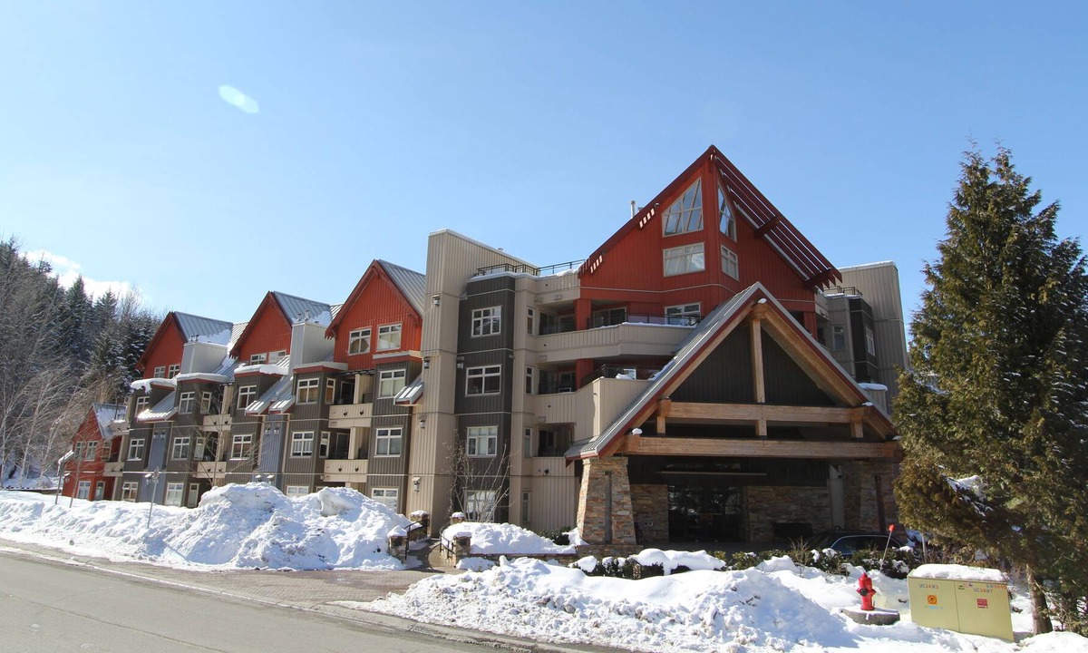 Whistler Creekside Condo | Lake Placid #329 | 1-Bedroom Creekside Condo with Kitchen and Fireplace