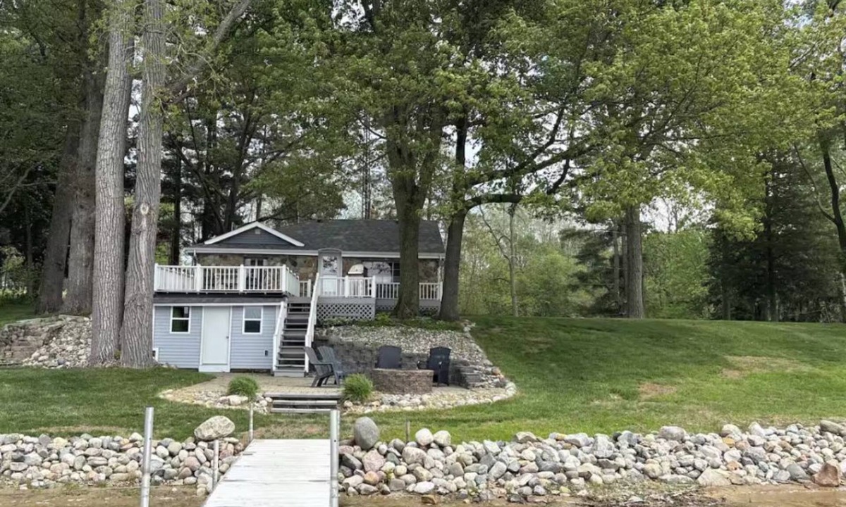Coldwater Cottage | Lakefront 3-bedroom cottage with waterfront deck