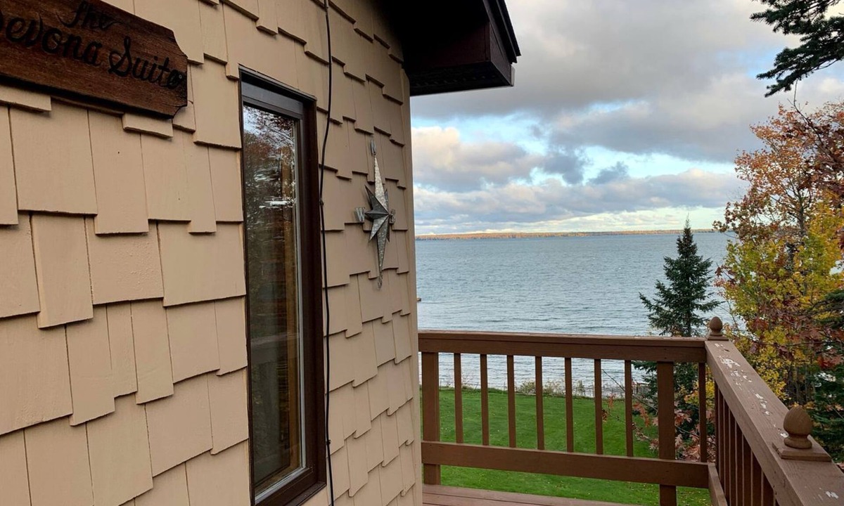 Bayfield House | Lakefront Accommodation on Apostle Island on Lake Superior, Wisconsin