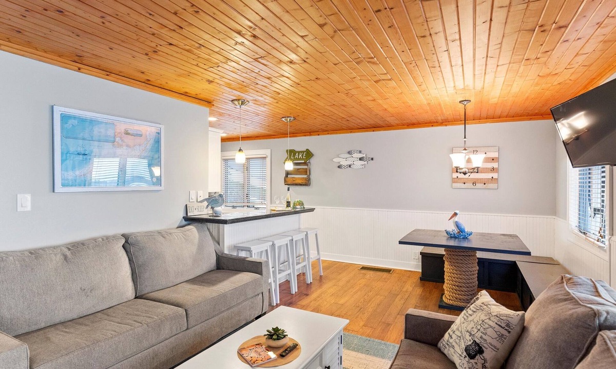 Smyrna Cottage | Lakefront Cottage at Rainbow Lake