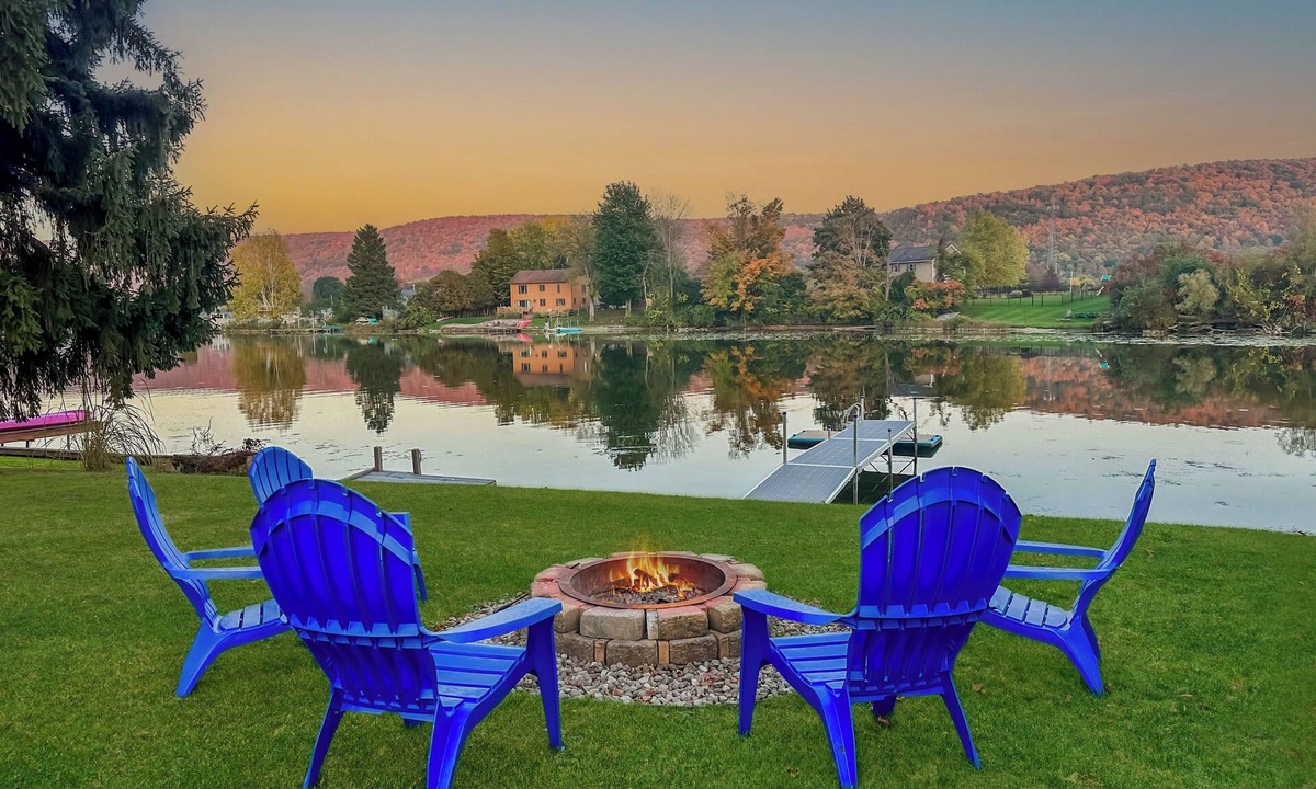 Homer Cottage | Lakefront Cottage on Little York Lake - Kayaks, Firepit and Ski Song Mtn 8 Min