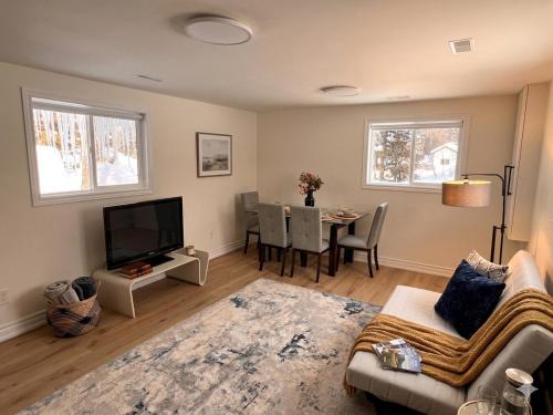 Gores Landing House | Lakefront Cottage on Rice Lake Nature Getaway