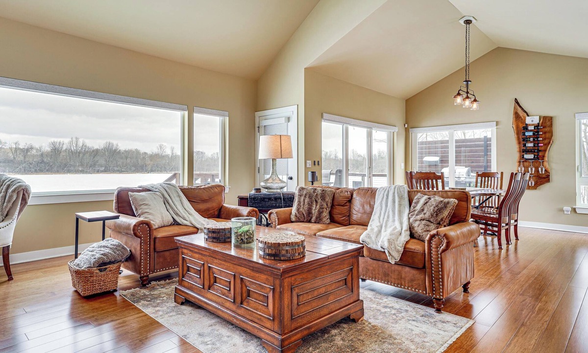 Whitmore Lake House | Lakefront Escape w/Deck: 10 Mi to Ann Arbor!