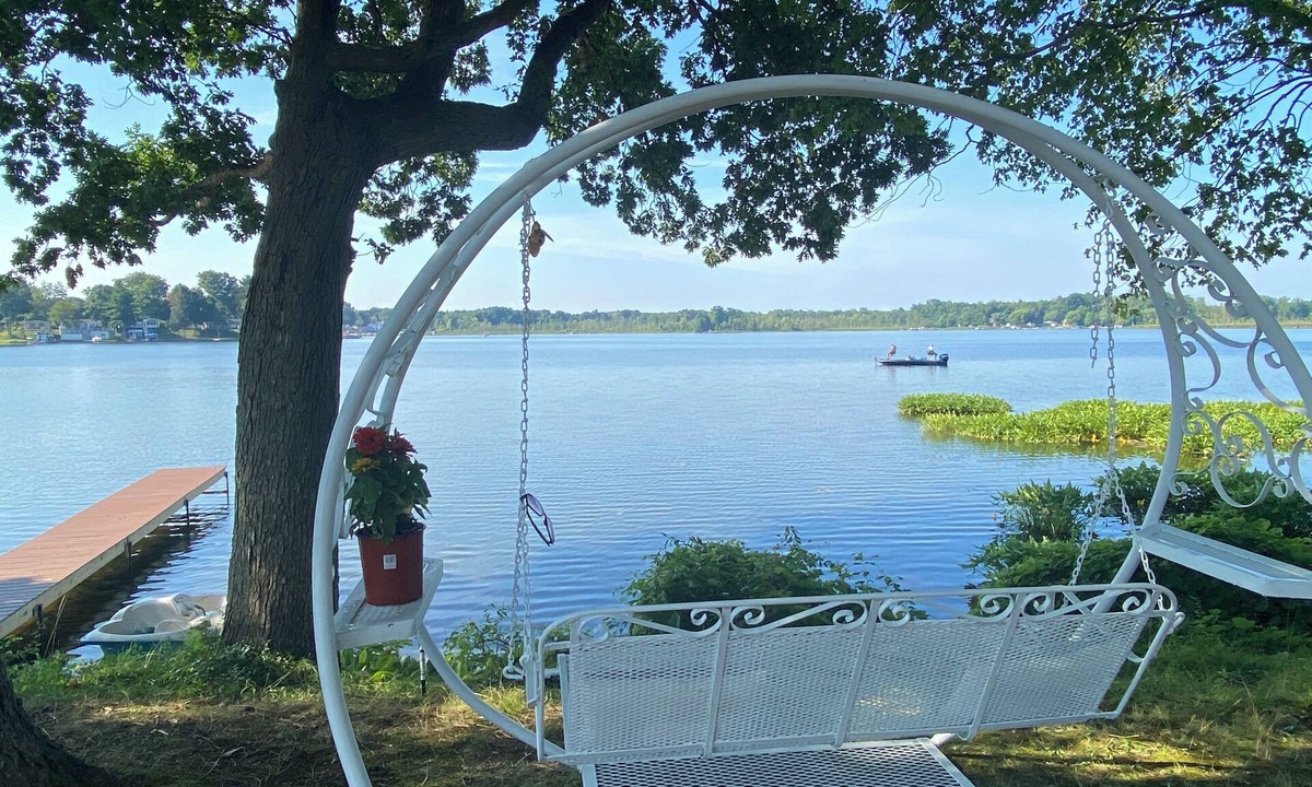 Marcellus Cottage | Lakefront getaway on Fish Lake