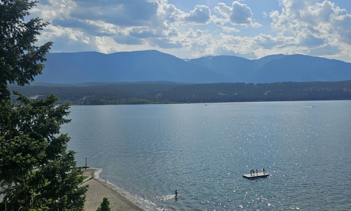 Windermere House | Lakeside 3 bed townhome w/private beach access!