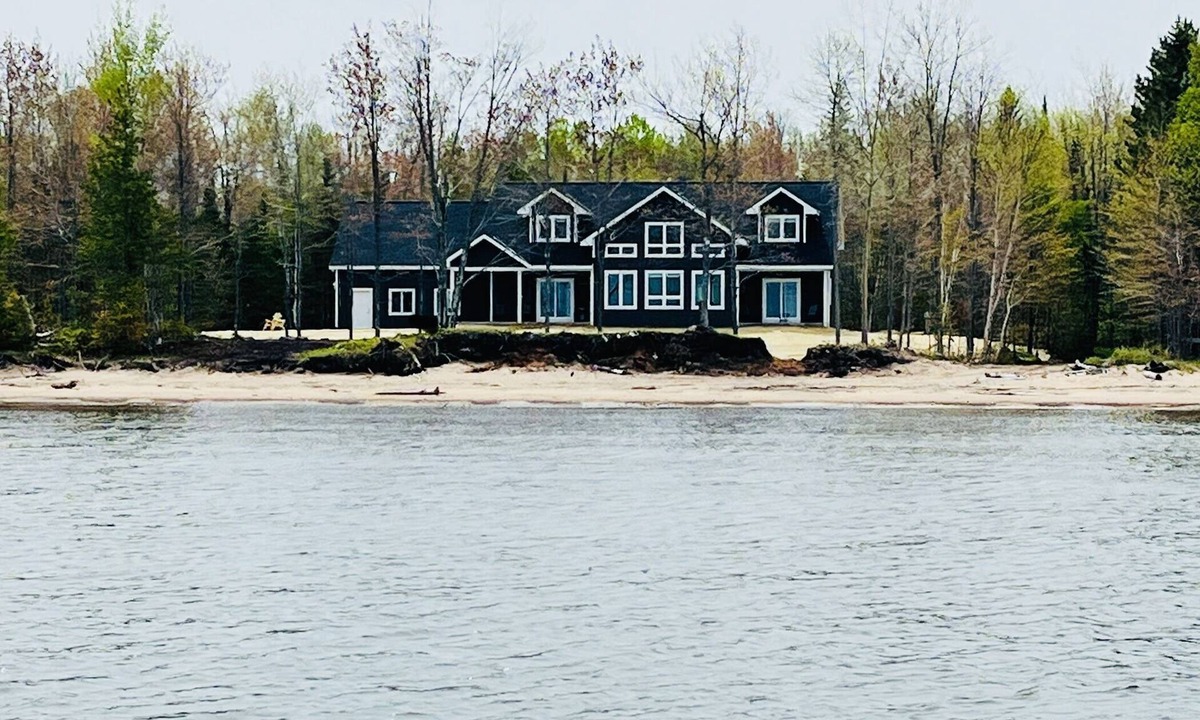 Ontonagon House | Lakeside Lookout 3 Bedroom