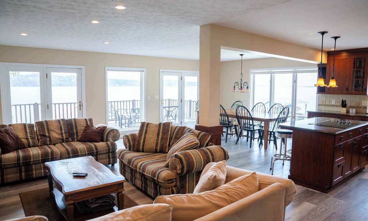 Rushville House | Lakeside Retreat with Stunning Waterfront Views