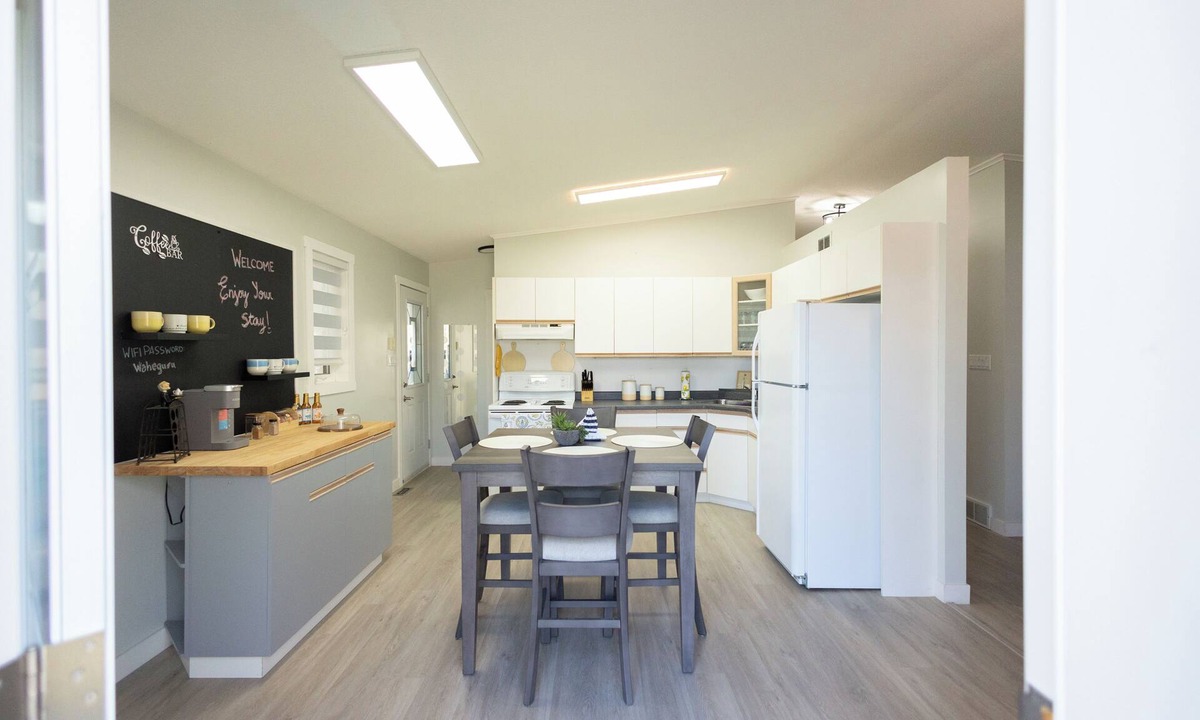 Arnes Cabin | Lakeview Escape at Gimli by Guest Expertise