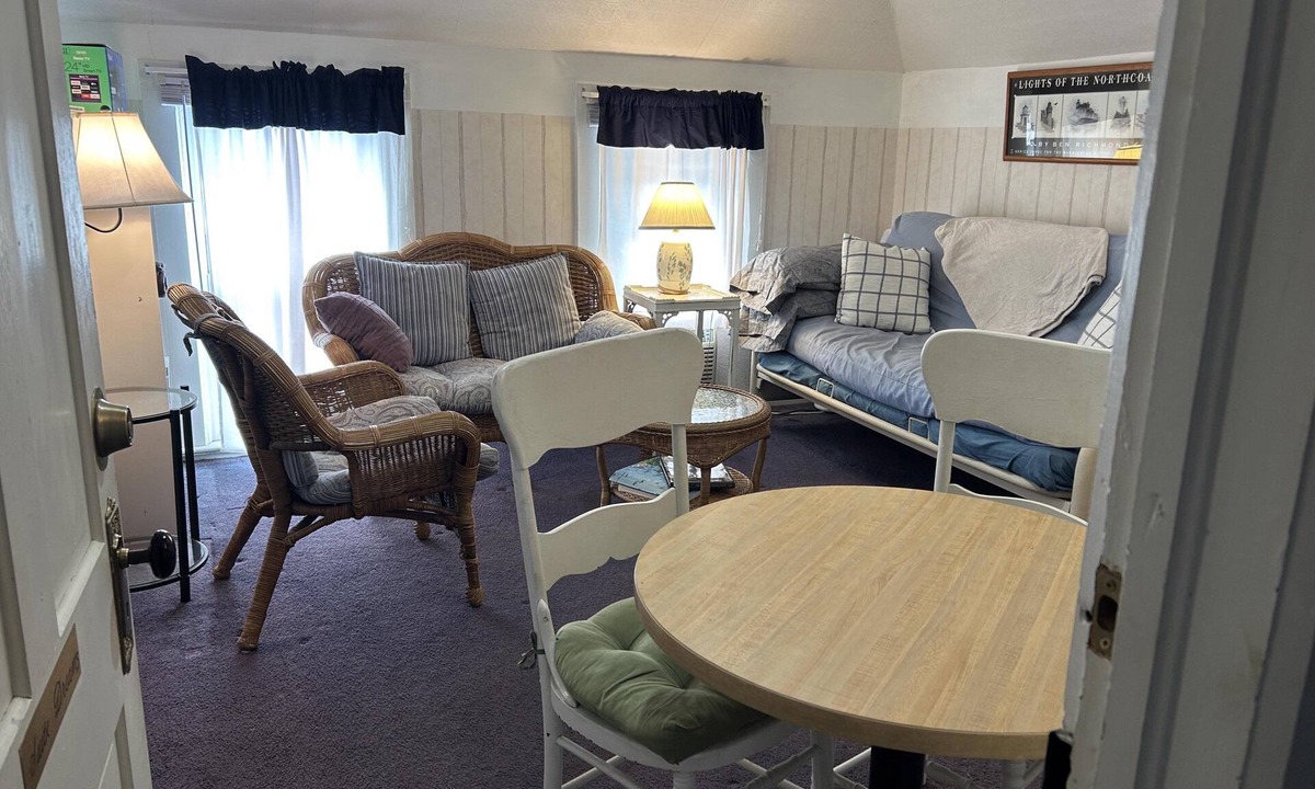 Lakeside Cottage | Lakeview Historic Inn Suite 12