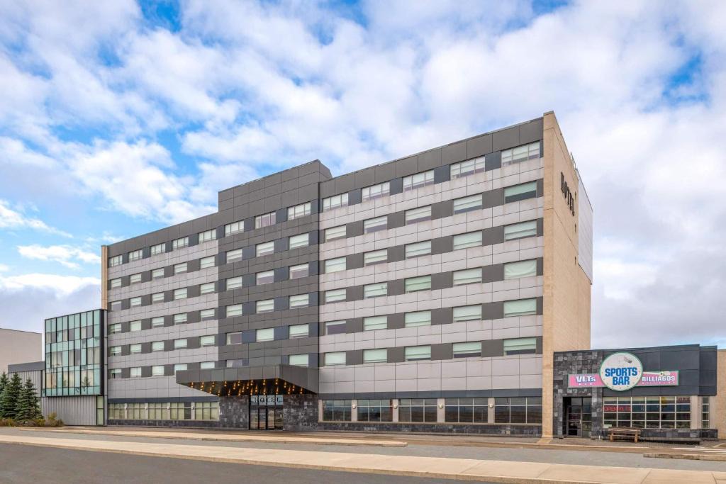 Winnipeg Hotel | Lakeview Signature, Trademark Collection by Wyndham