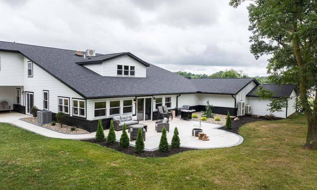 Kidron House | Large Group Retreat w/Indoor Pickleball