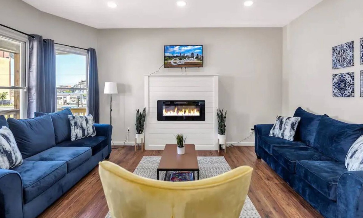 Detroit - Shoreway House | Large Modern✨Home near Downtown/Cleveland/LakeErie/Cedar Point!