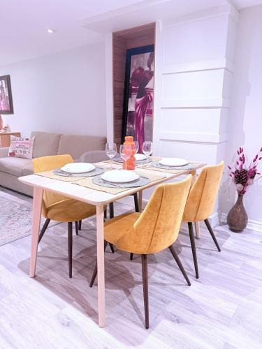 Erin Mills Apartment | Large Private Suit With Free Parking