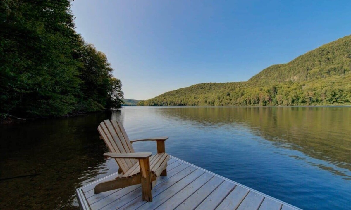 Lac-aux-Sables Ski Chalet | Le Missionnaire | Private Spa on the Lake