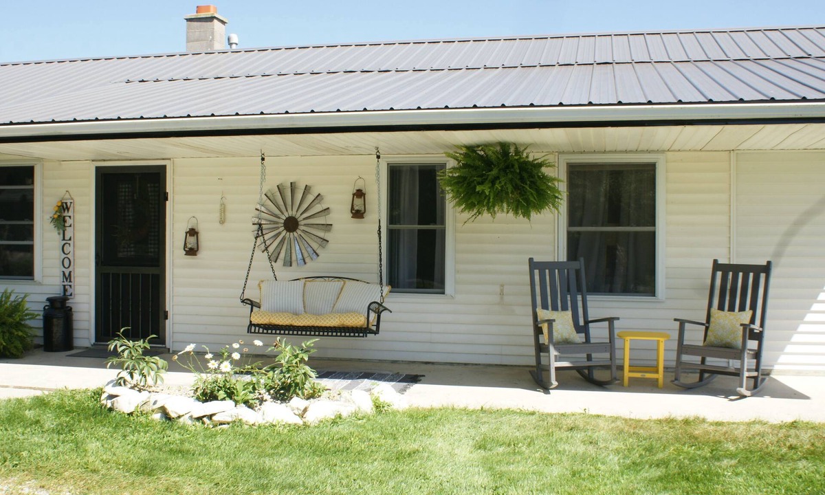 Middlebury House | Lemon Hill Amish Guest House. . . an Amish themed, whole house experience.