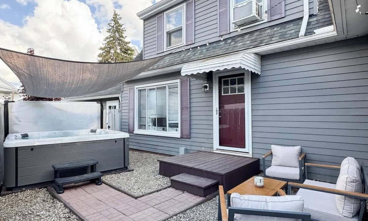 Lakewood House | LKWD Retreat - Hot Tub, Fenced Yard, PET friendly