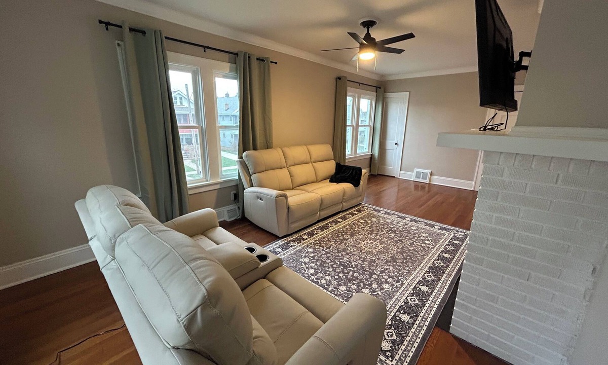 Lakewood House | Lovely 4-bedroom house with AC in charming Lakewood- full duplex, 2 units