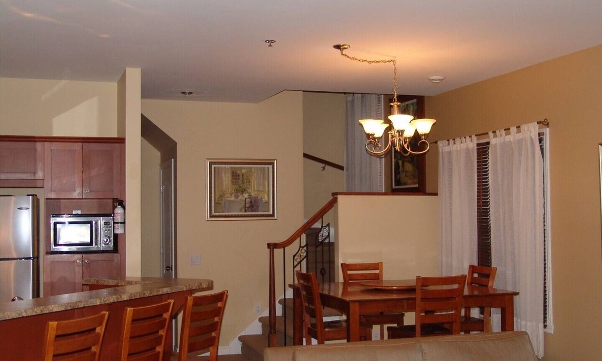 Bromont Condo | Lovely quiet 3 bdrm corner fully furnished unit. Tennis, pool, gym & more