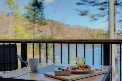 Mauricie Ski Chalet | Luft Skift Spa - Waterfront & Private Spa