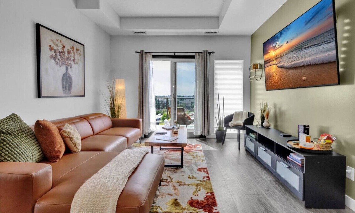 Southwest Edmonton Apartment | Lux Condo | 2 BR | AC | Balcony Wt BBQ