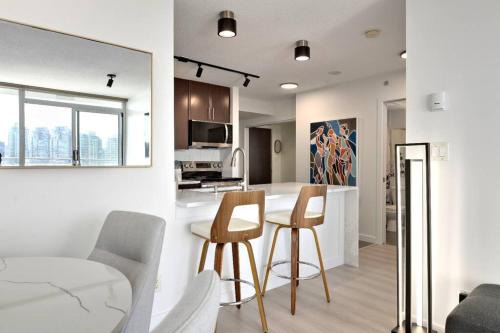 Crosstown Apartment | Luxary Condo Downtown Vancouver with free parking