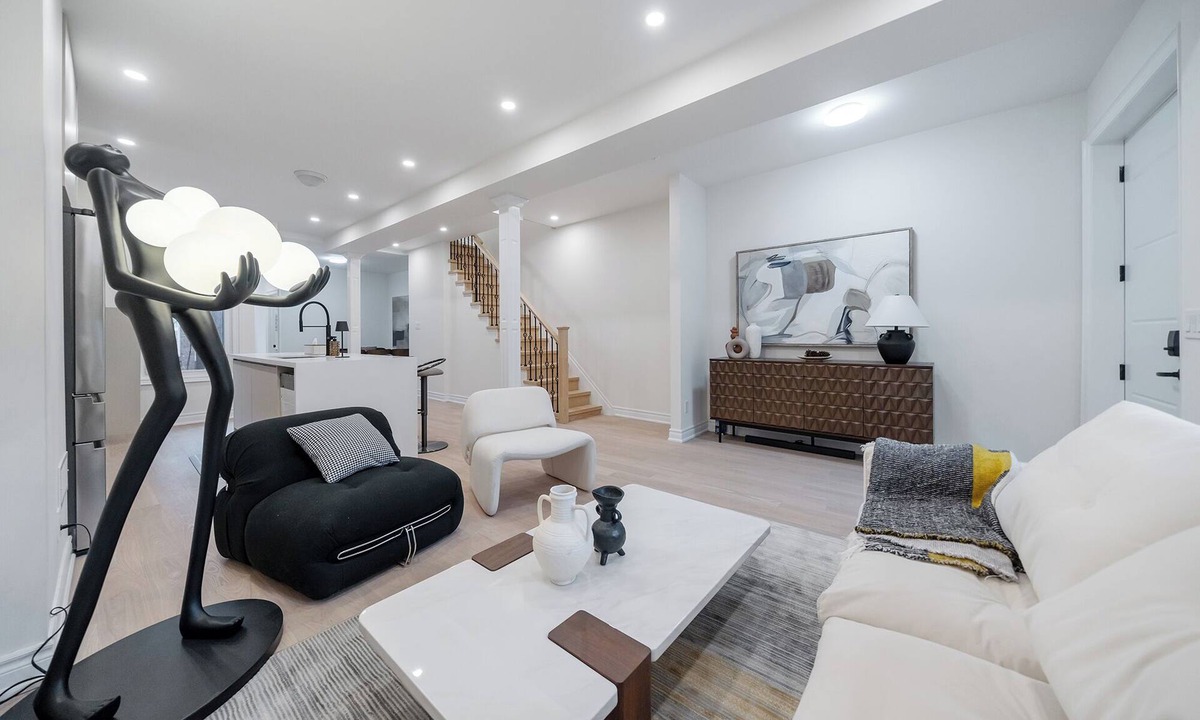 Niagara Hotel | Luxe Group Stay in King West