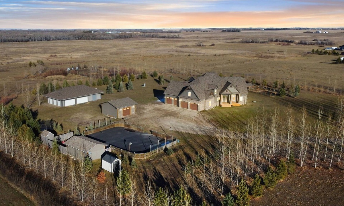 Stonebridge House | Luxurious 1800 sq ft Guest House in the Country