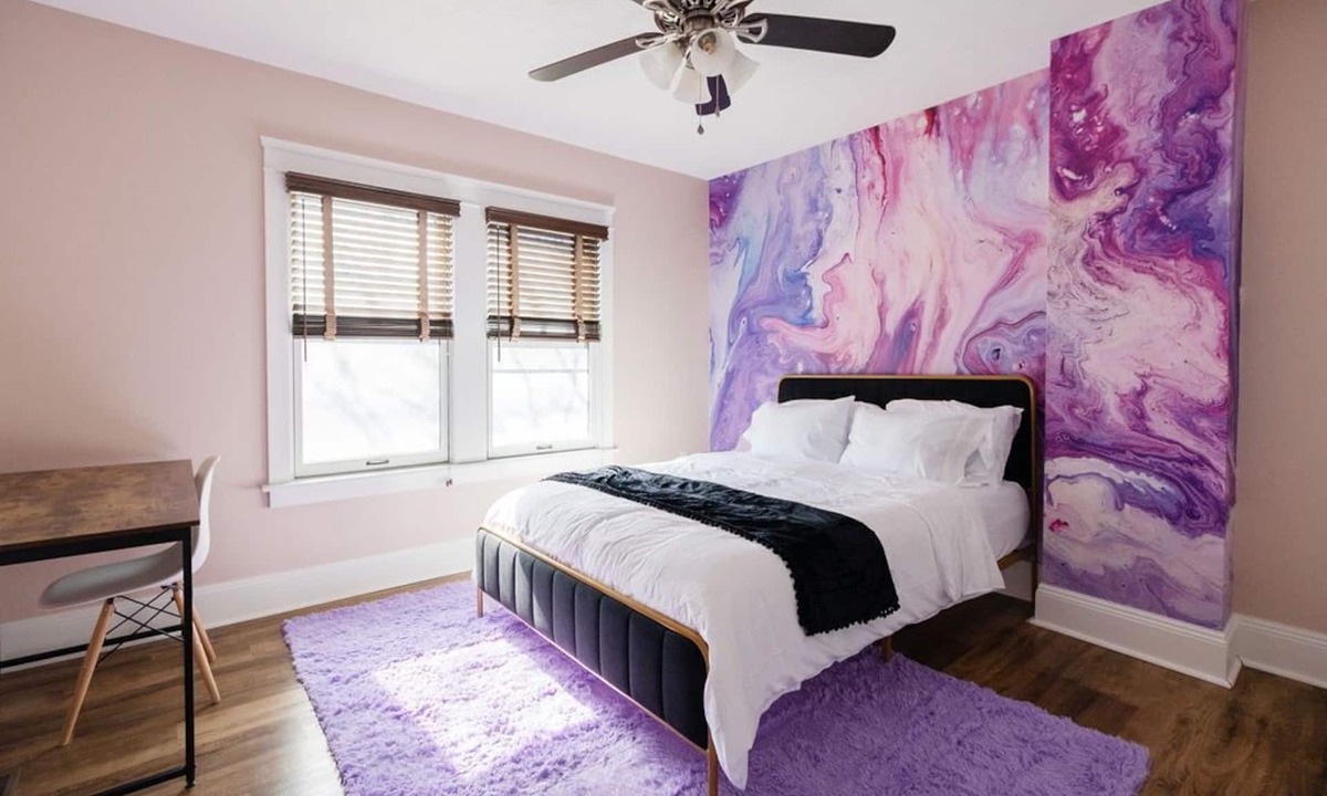 Hough House | Luxurious 9 BR Movie Theater Duplex Near CWRU!