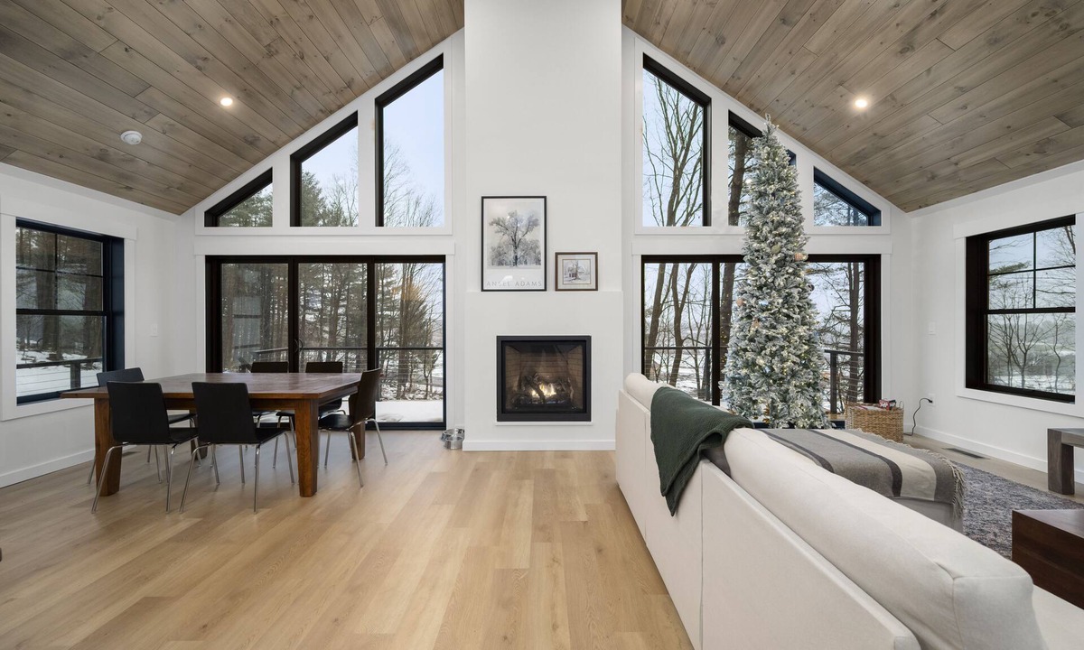 Turin House | Luxurious Tug Hill Lodge-Direct Snowmobile Access