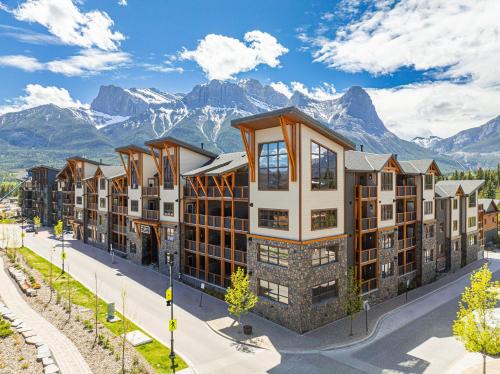 Canmore Apartment | Luxury 1BR King Suite Hot Tub Couple Retreat Central Bridgette Bar