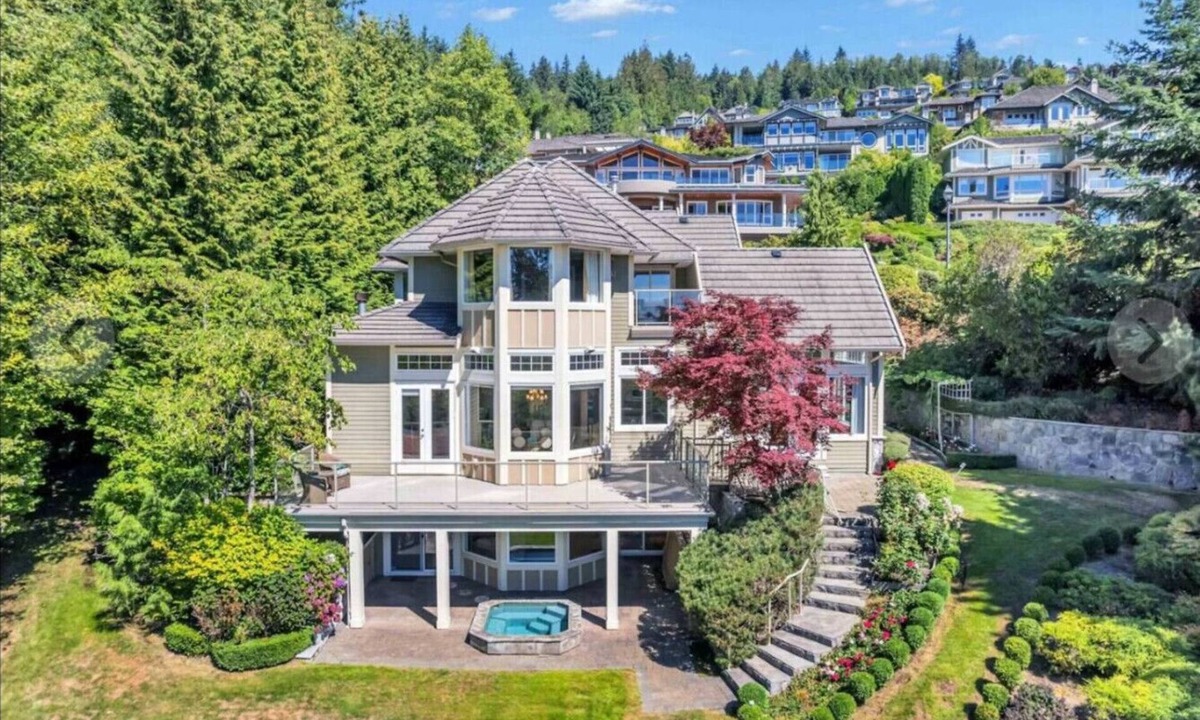 West Vancouver House | Luxury 5BR Villa | Gym, Theater & Ocean Views