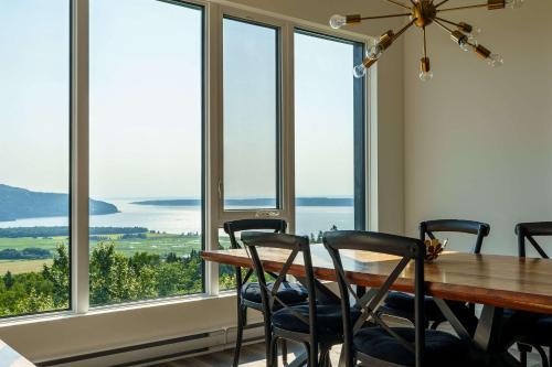 Baie-St-Paul Apartment | Luxury Coffee Bean Condo - Pool & Stunning View